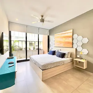 The By Menesse 2*, Playa del Carmen México