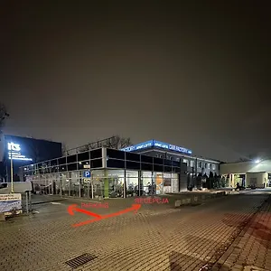 Hostel Loft Car Factory