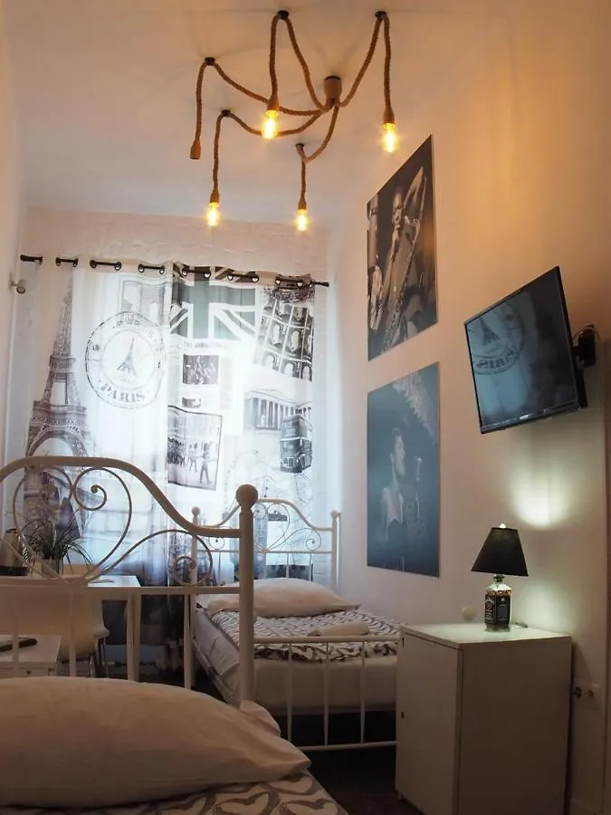 אכסניה ורשה Chmielna 5 Rooms & Apartments