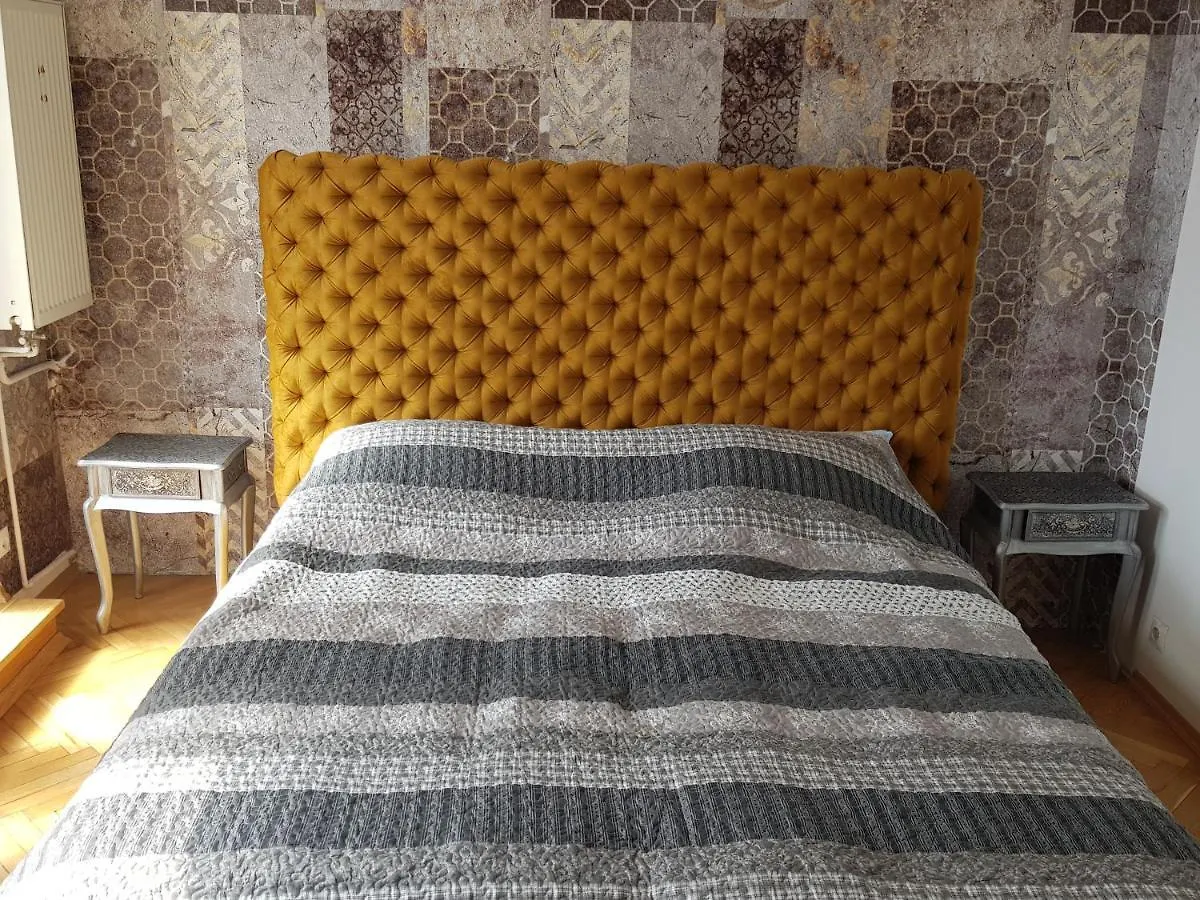 Chmielna 5 Rooms & Apartments Varşova Hostel