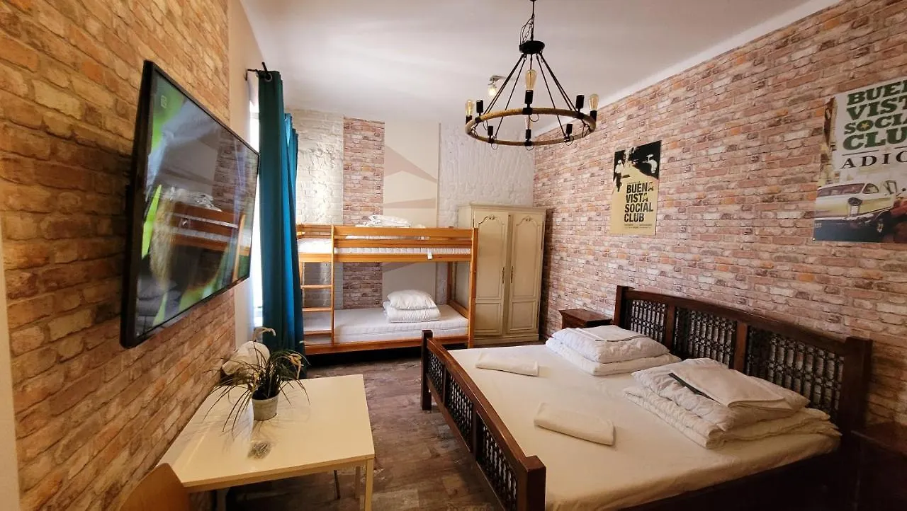 Hostel Chmielna 5 Rooms & Apartments Varşova