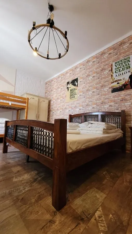 Hostel Chmielna 5 Rooms & Apartments Varşova