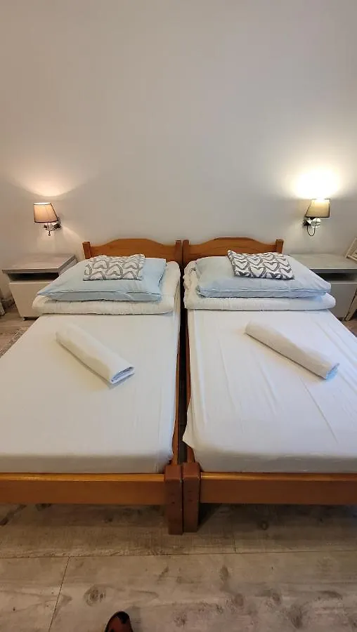 Chmielna 5 Rooms & Apartments Varşova
