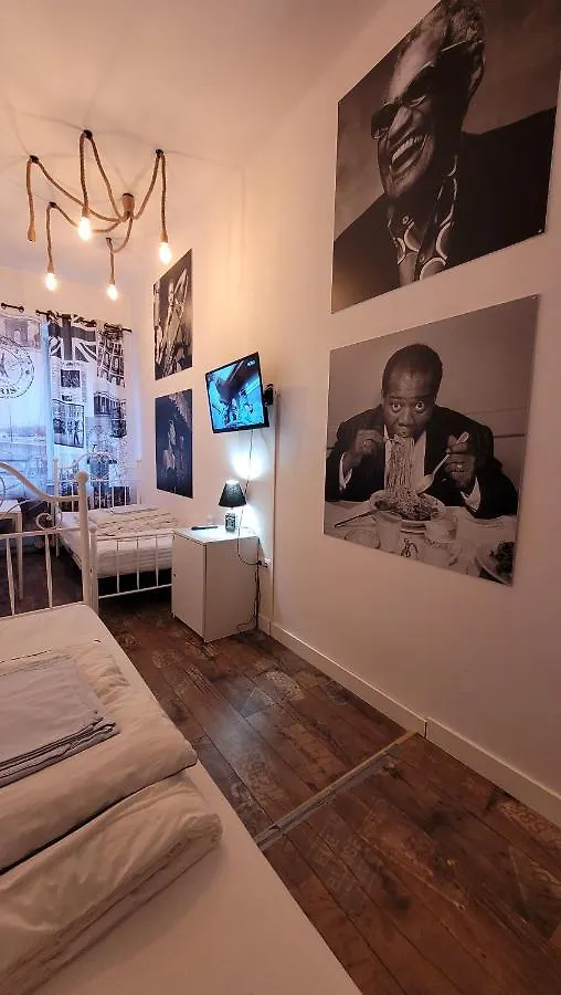 Chmielna 5 Rooms & Apartments Varşova 0*,