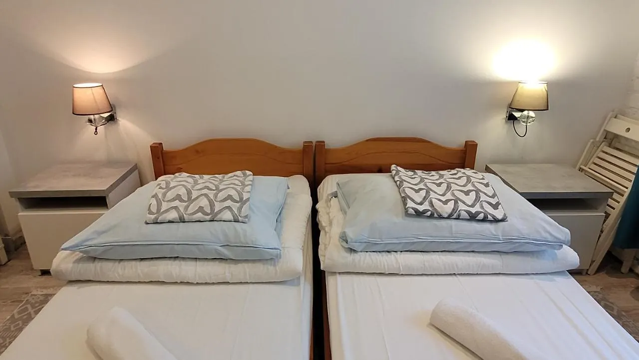 Chmielna 5 Rooms & Apartments Varşova Hostel