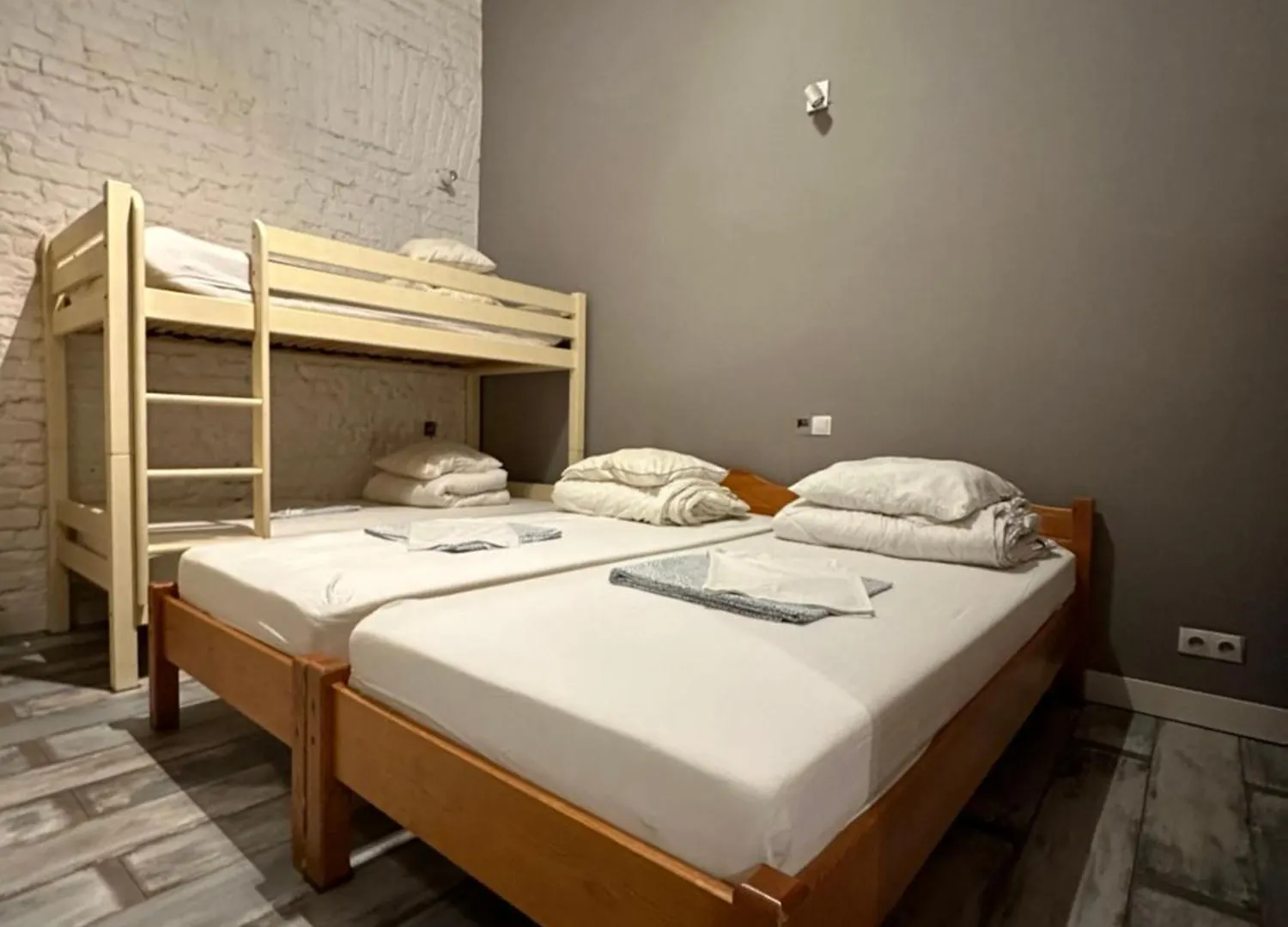 Chmielna 5 Rooms & Apartments Varşova 0*,  Polonya
