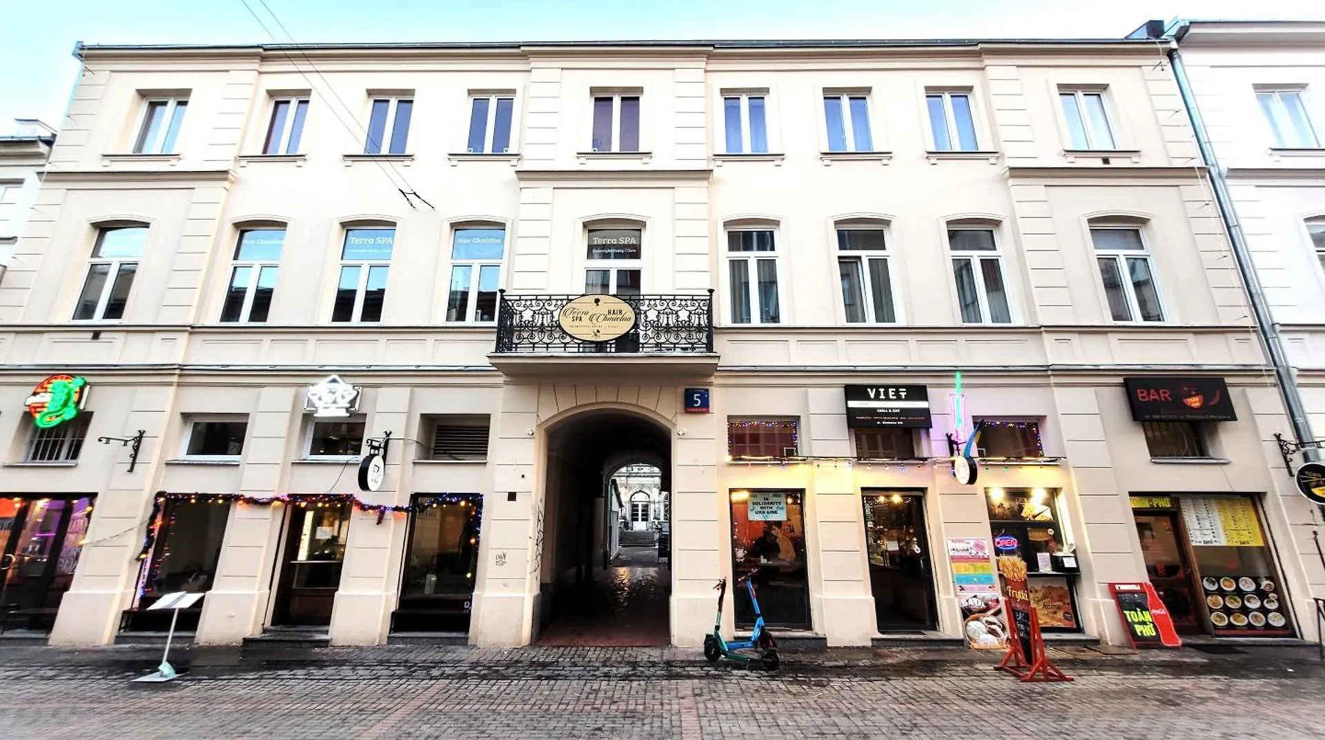 Chmielna 5 Rooms & Apartments Varşova