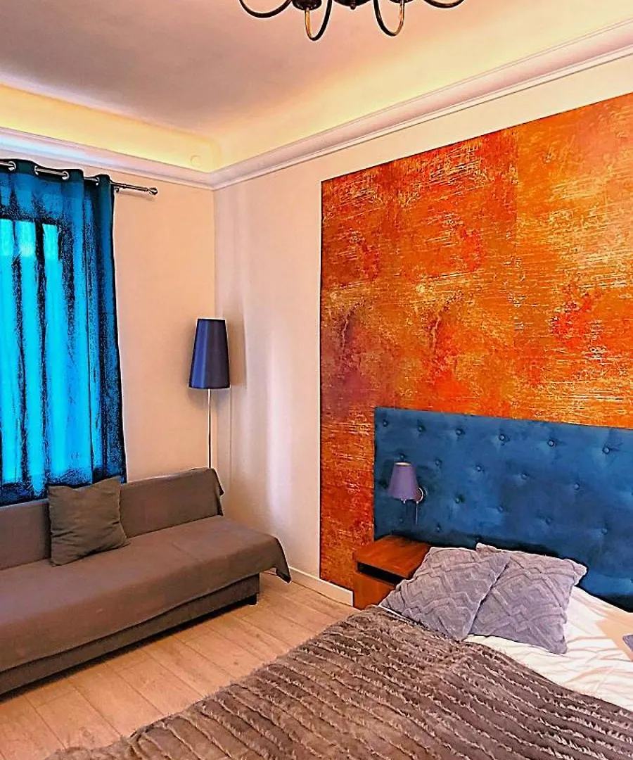 Hostel Chmielna 5 Rooms & Apartments Varşova