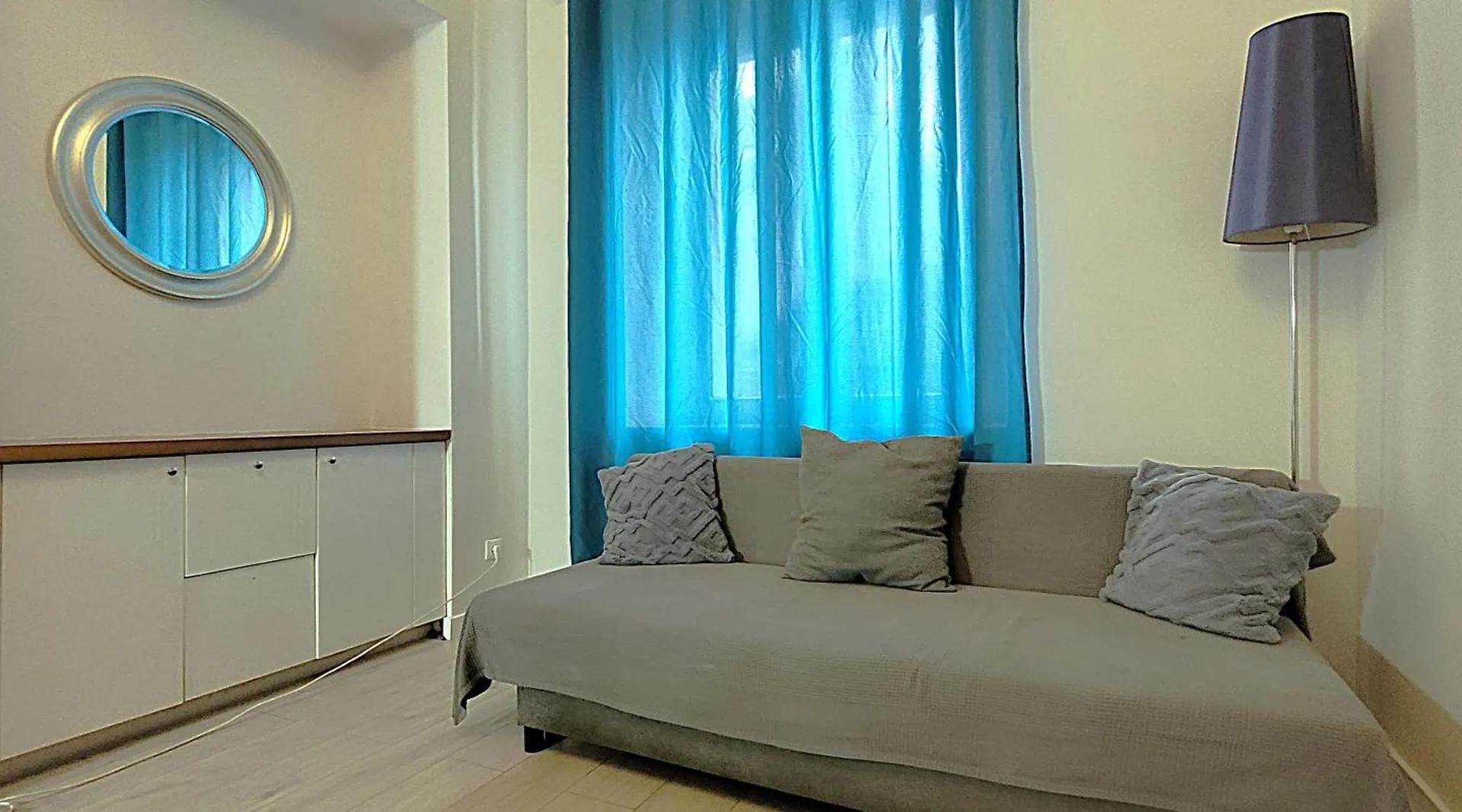 Hostel Chmielna 5 Rooms & Apartments Varşova