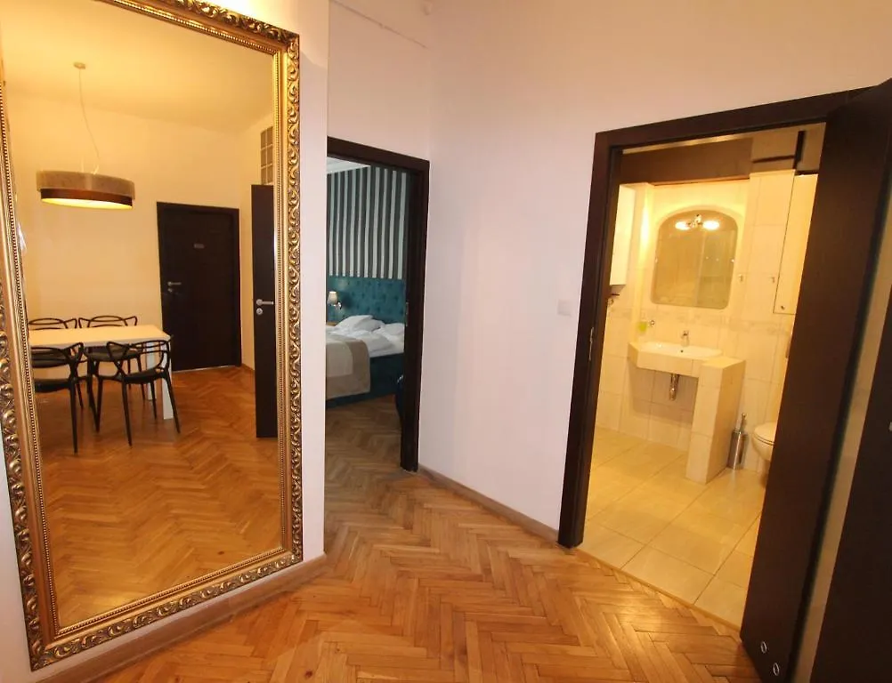 Chmielna 5 Rooms & Apartments Varşova